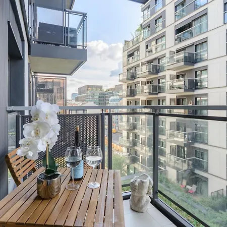Lumina I Design 2-room I Parking I Balcony I Mennica Apart-hotel