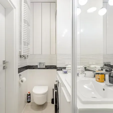 Lumina Luxury In Mennica Lägenhetshotell Warszawa
