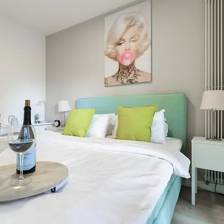 Lumina I Design 2-room I Parking I Balcony I Mennica Apart-hotel