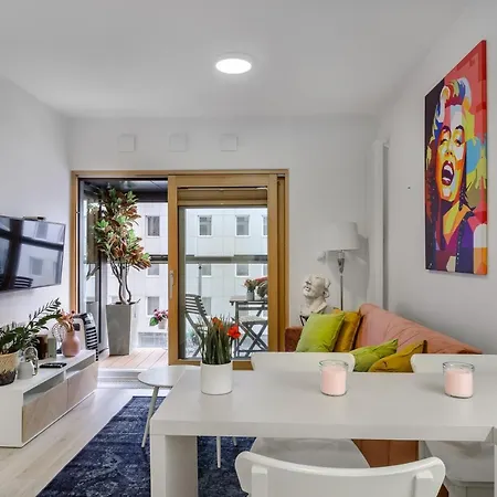 Lumina Luxury In Mennica Lägenhetshotell Warszawa