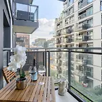 Lumina Luxury In Mennica מלון דירות
